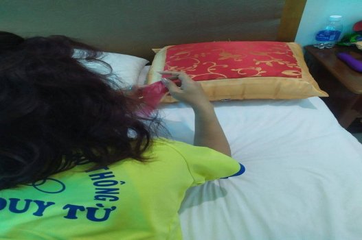 sex cosplay pikachu Thấy bố chồng yêu hay trộm nhìn vú, người yêu của con trai vô tư cho bố liếm luôn